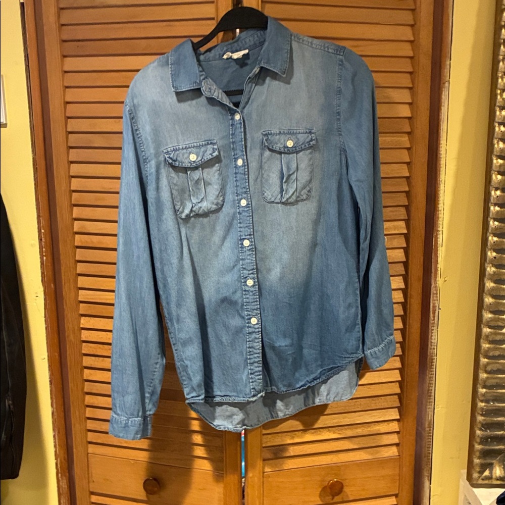 Women’s Sun-kissed  Blue Chambray Button Down 2 Pocket Western Shirt  M Worn 1x